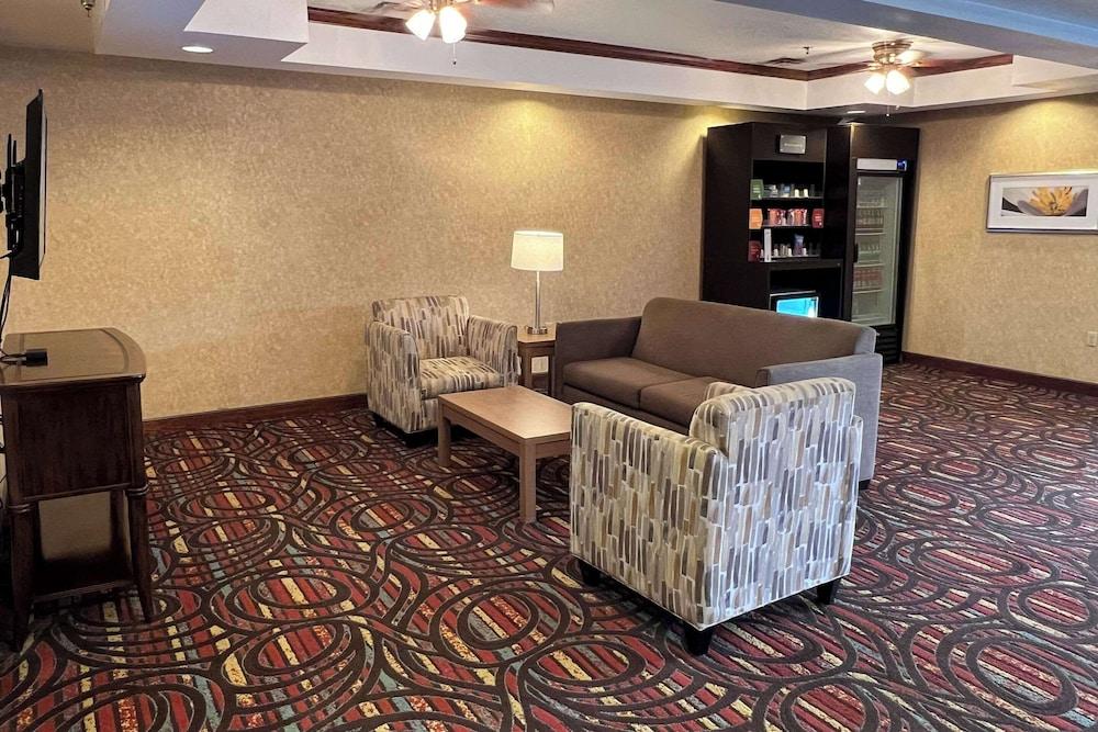 Quality Suites Midland North Loop 250 photo 16
