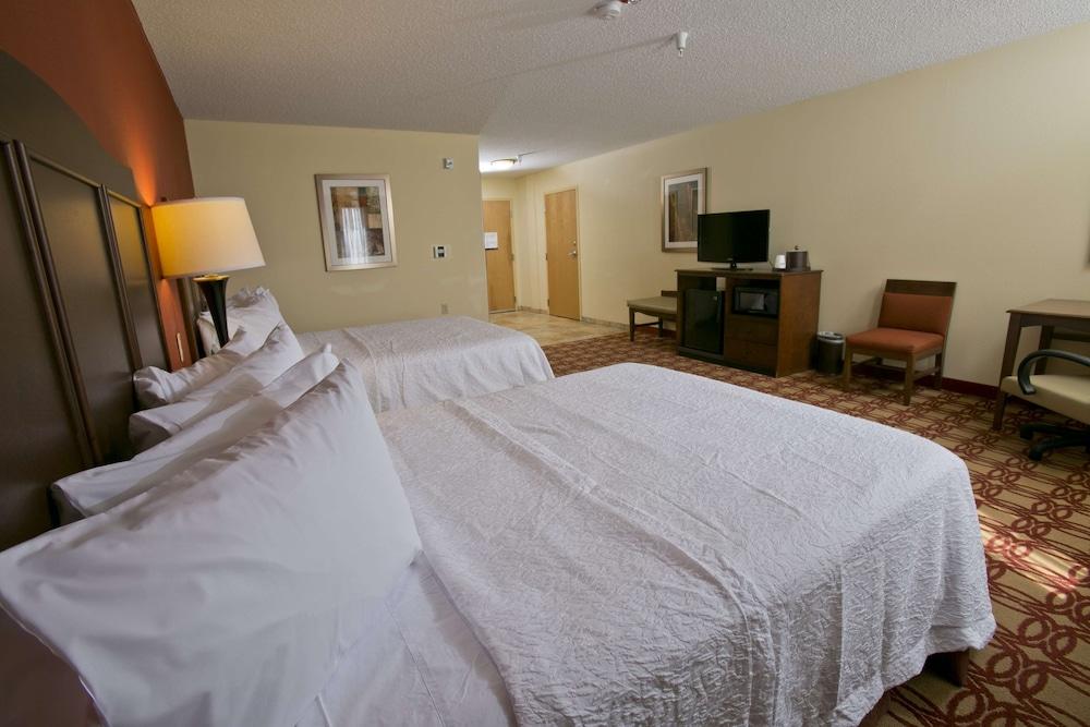 Hampton Inn & Suites Wiggins photo 10