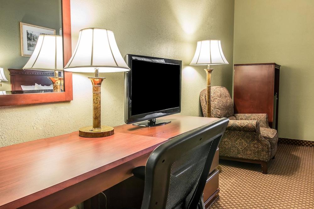 Quality Inn & Suites Ann Arbor Hwy 23 photo 20