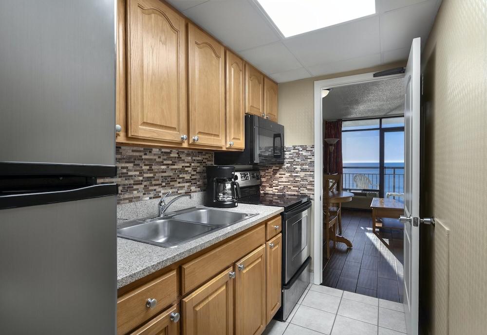 Monterey Bay Suites photo 6