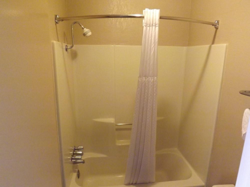Executive Inn by OYO Kilgore North photo 14