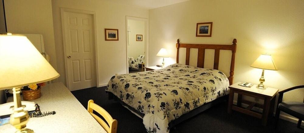 Burney Motel photo 2
