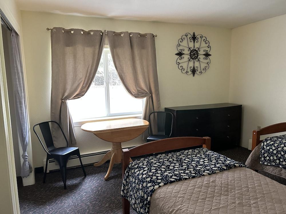Bird Creek Motel photo 14