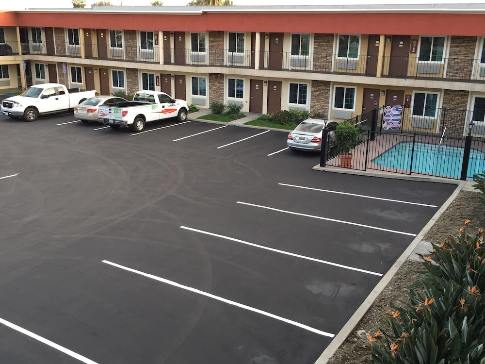 Ontario Inn & Suites photo 58