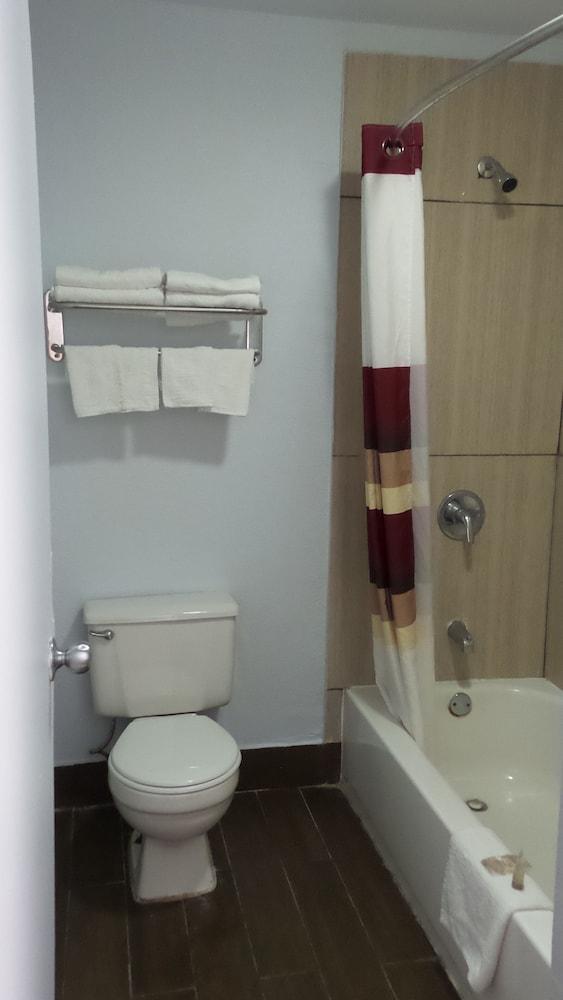 Budget Inn Alexandria photo 9