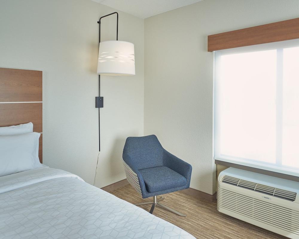 Holiday Inn Express & Suites Akron Regional Airport Area by IHG photo 40