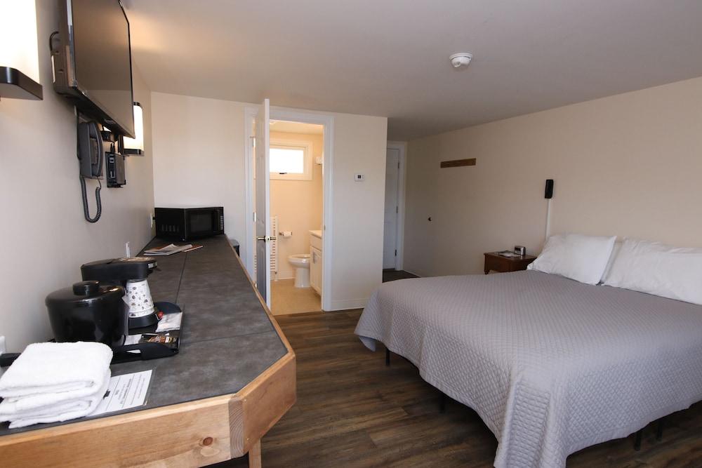 Colebrook C.C. & Motel photo 32