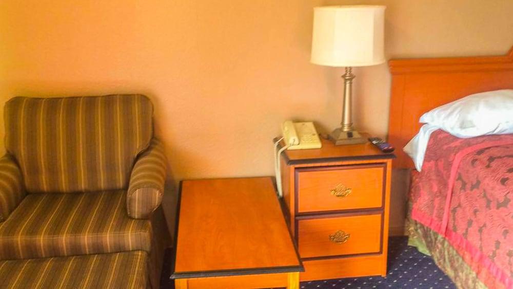 Crown Lodge Motel Oakland photo 35