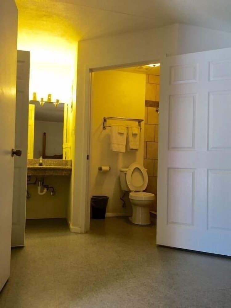 Ranch House Inn and Suites photo 32