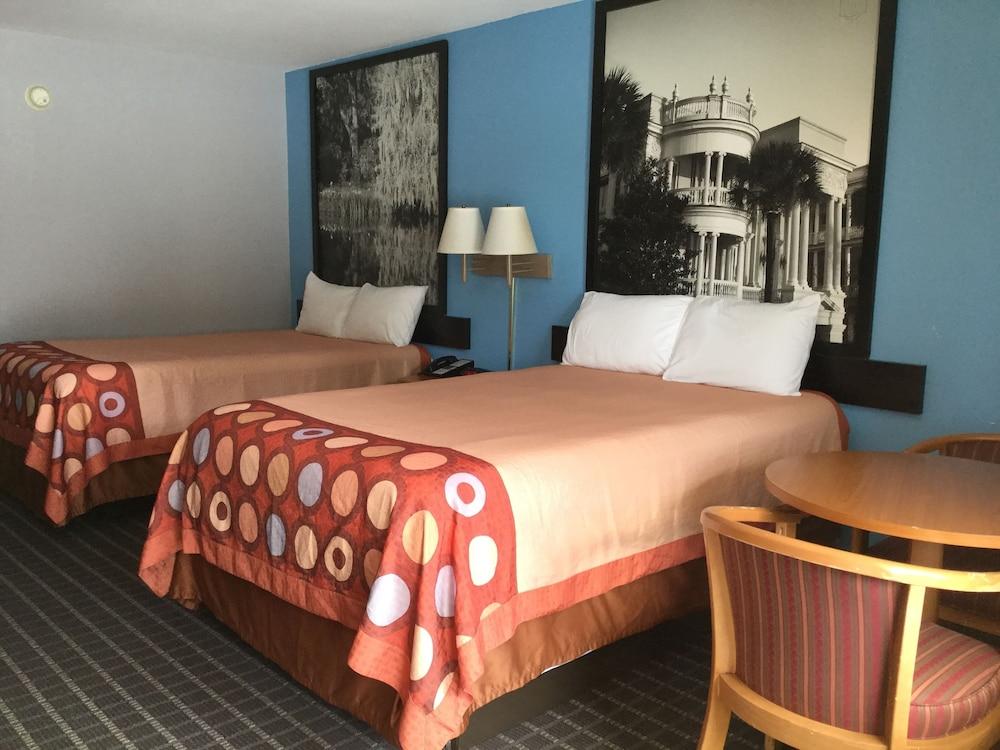 Super 8 by Wyndham Walterboro photo 8