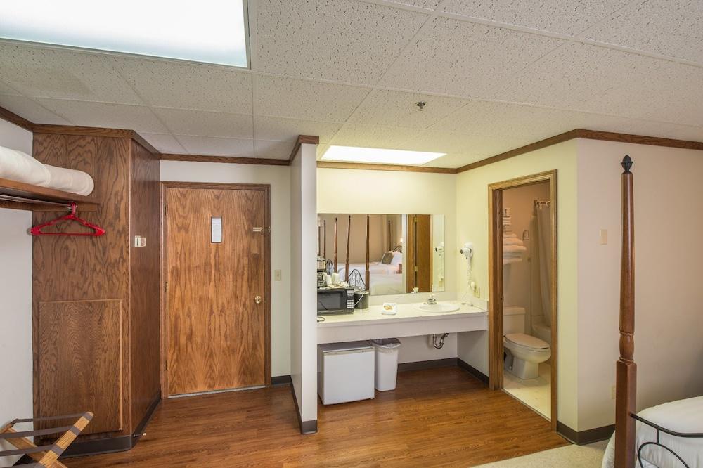 Sugarcreek Village Inn photo 28