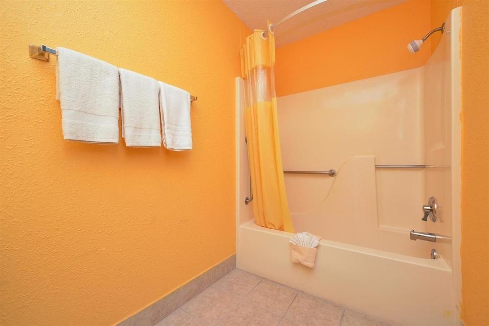Americas Best Value Inn Canton, NC photo 8