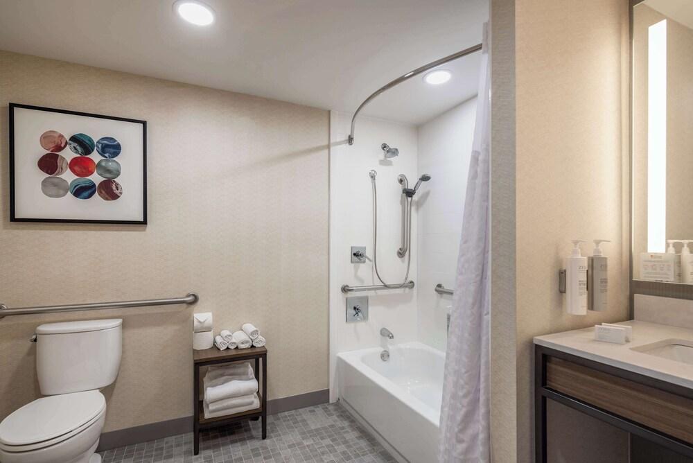 Hilton Garden Inn Chicago / Oak Brook photo 13