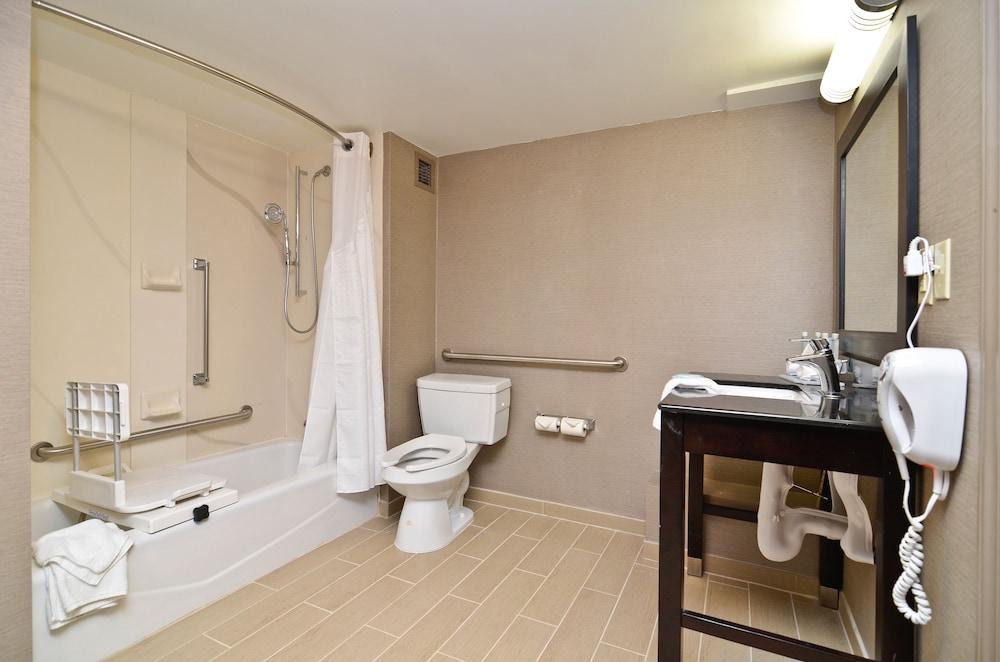 Holiday Inn Express Burlington by IHG photo 21