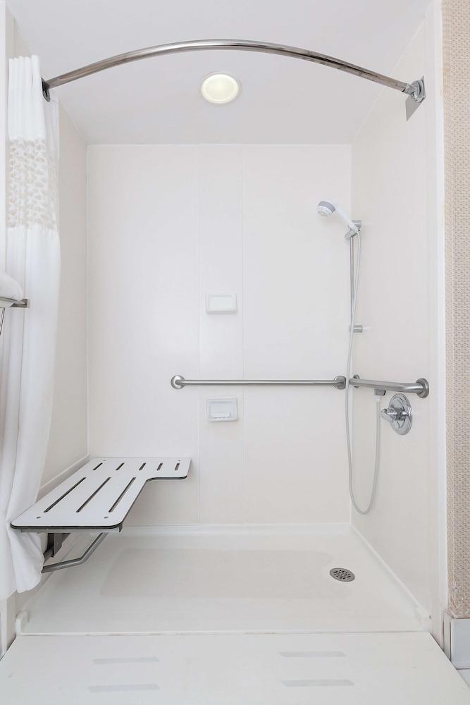 Comfort Inn & Suites Mt. Holly - Westampton photo 26