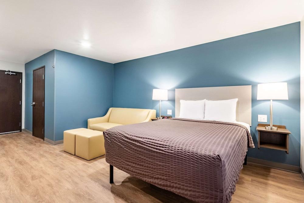 WoodSpring Suites Indianapolis Airport South photo 14