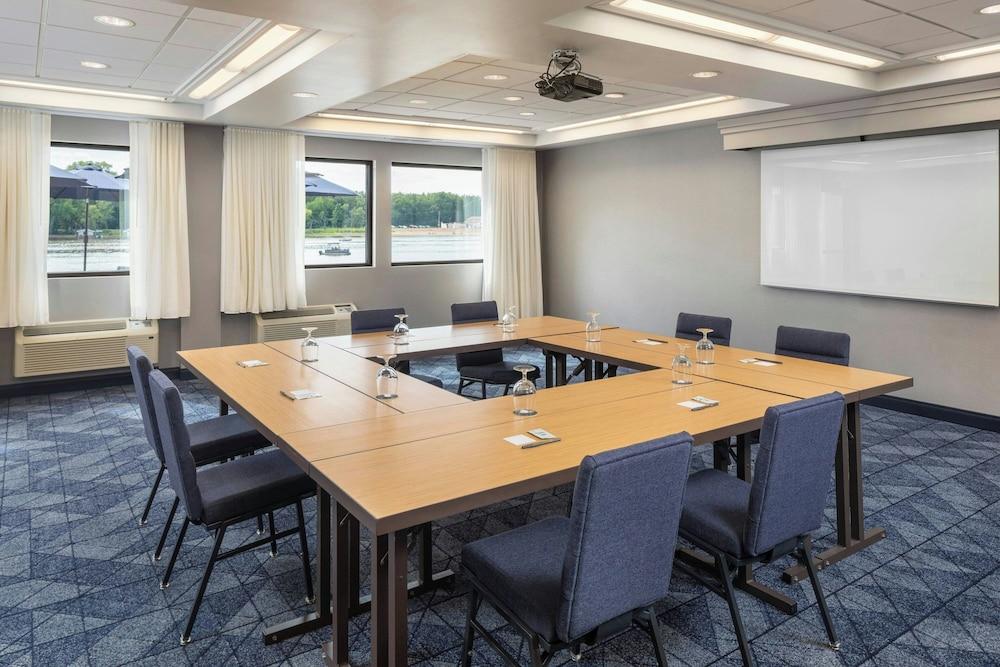 Courtyard by Marriott La Crosse photo 69