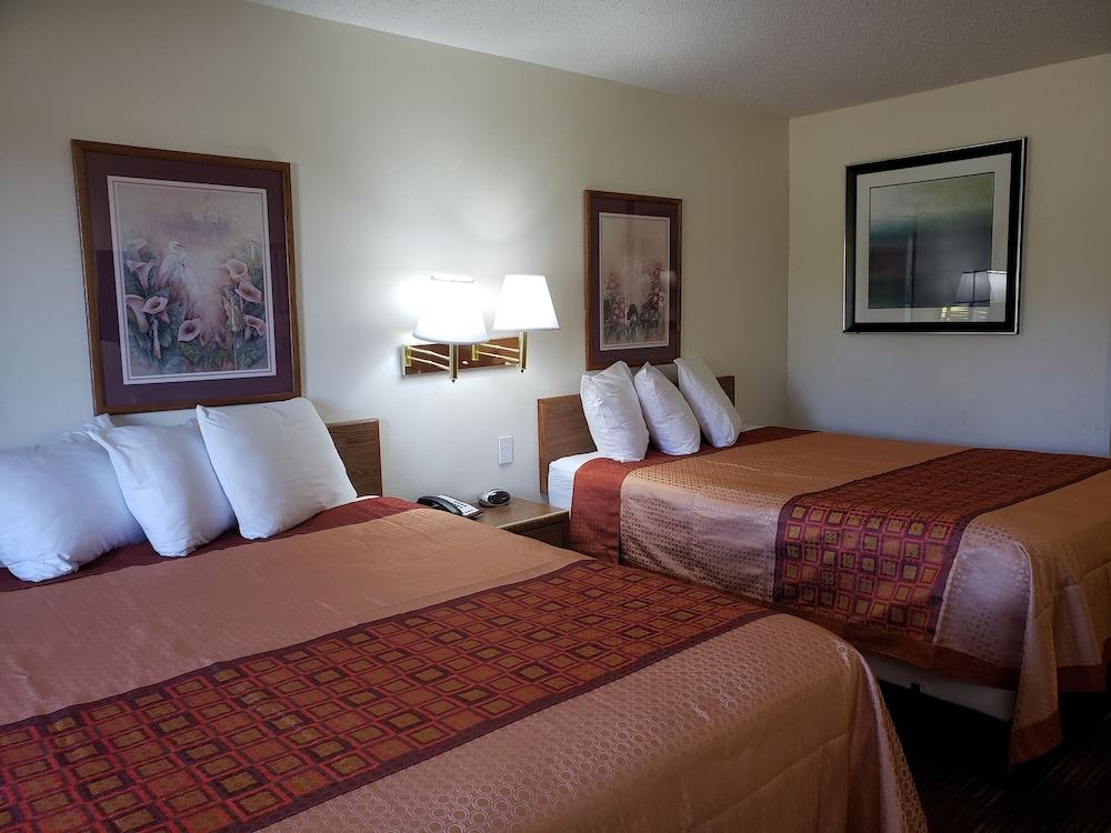 Americas Best Value Inn & Suites Harrisonville photo 68