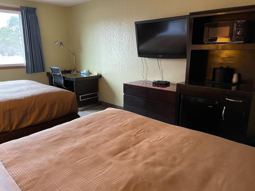 Clarion Inn photo 40