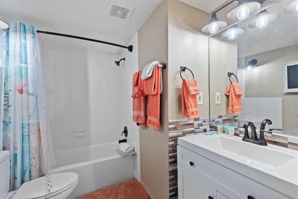 Oceanside Inn Studios by Brightwild photo 6