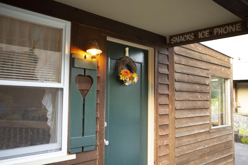 The Chimney Rock Inn & Cottages photo 48