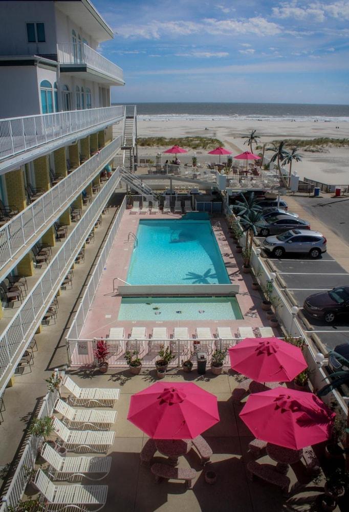 Paradise Oceanfront Resort photo 12