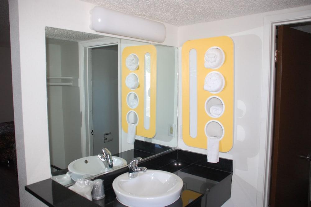 Ramada by Wyndham Merced photo 23
