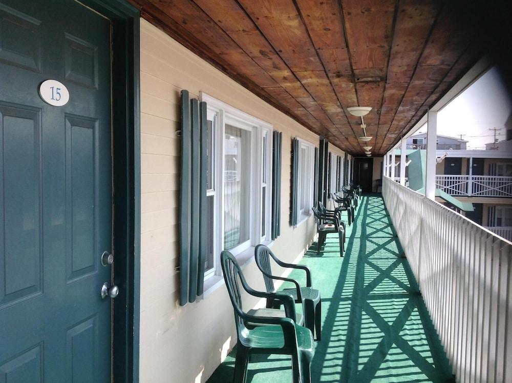 The Tides Motel photo 8