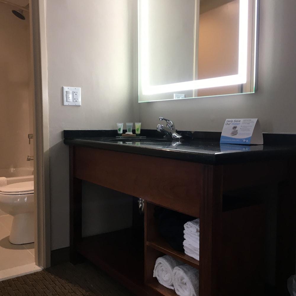 MainStay Suites John Wayne Airport by Choice Hotels photo 86