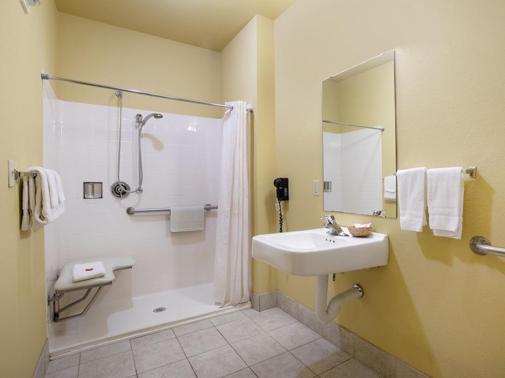 OYO Hotel Valley View TX, I-35 photo 17