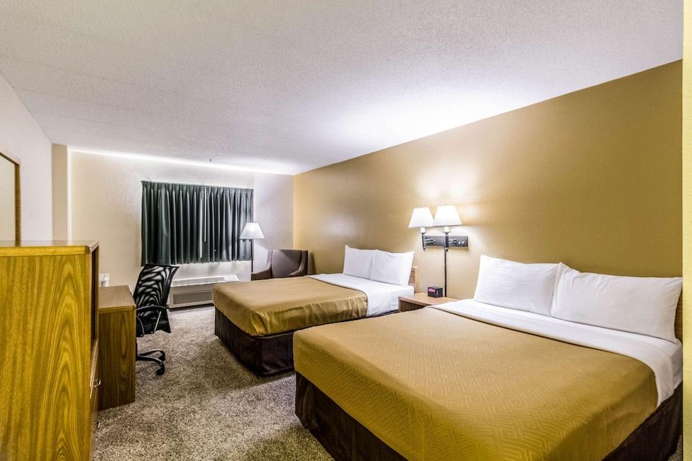 Econo Lodge Valley City photo 11