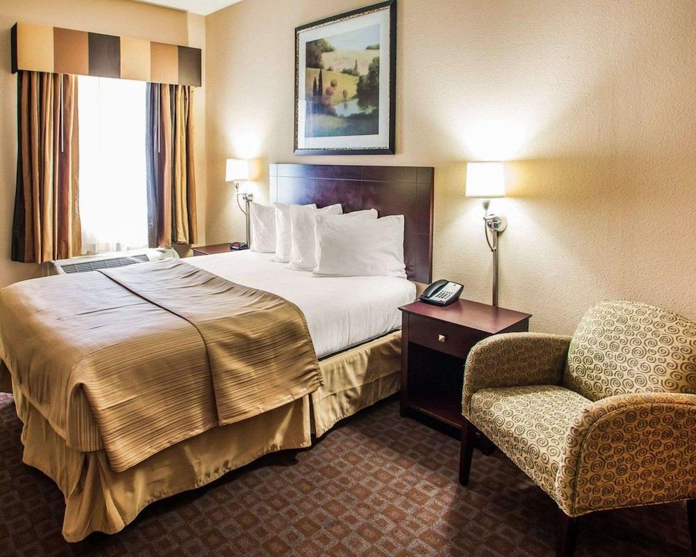 Quality Inn & Suites Peoria North photo 11