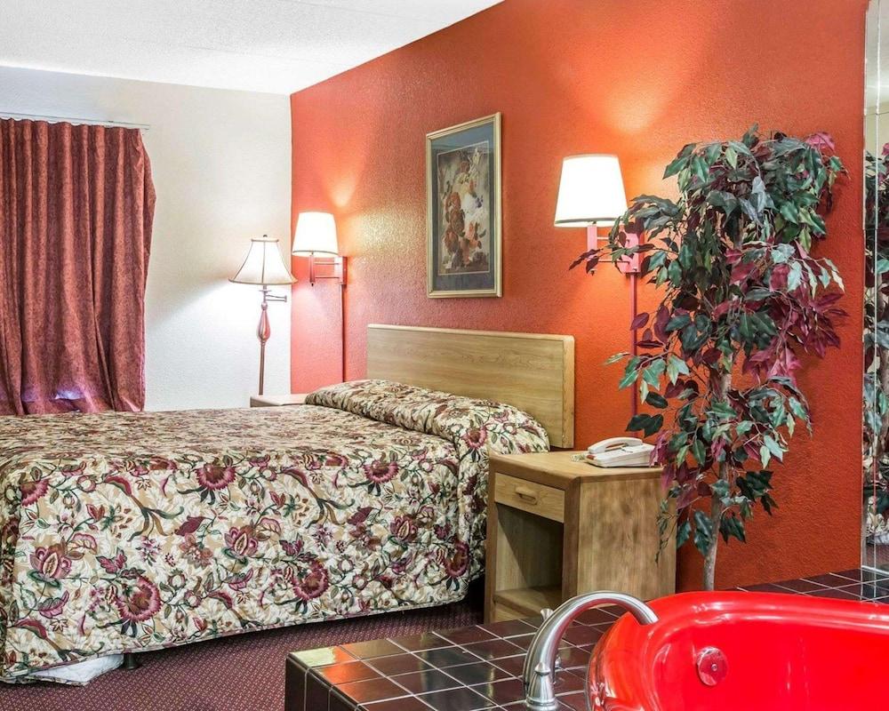 Econo Lodge Jonesboro - Atlanta South photo 13