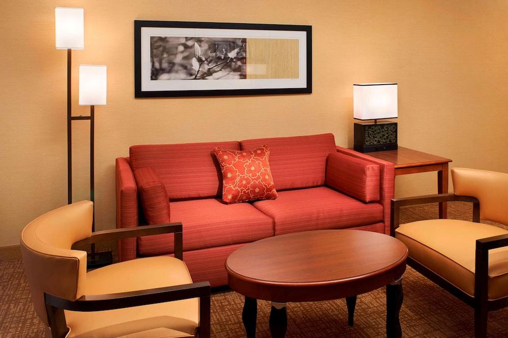 Sonesta Select Detroit Auburn Hills photo 14