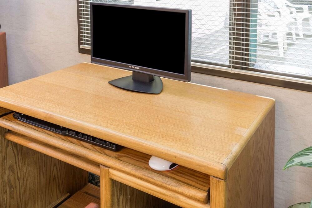 Travelodge Suites by Wyndham Newberg photo 59