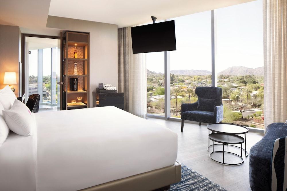 Caesars Republic Scottsdale, a Hilton Hotel photo 5