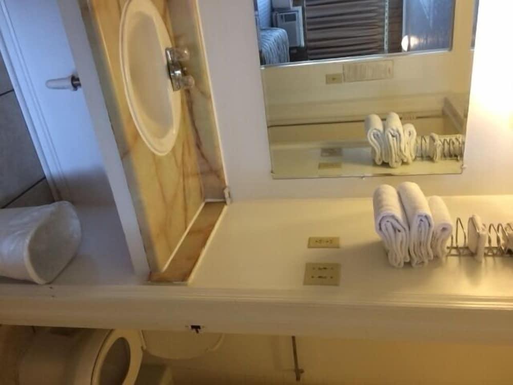 Royal Inn Motel photo 10