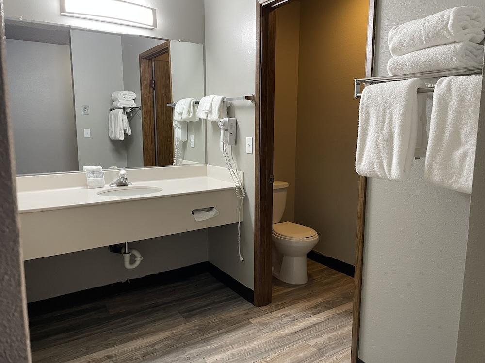 Sunnyside Inn & Suites photo 51
