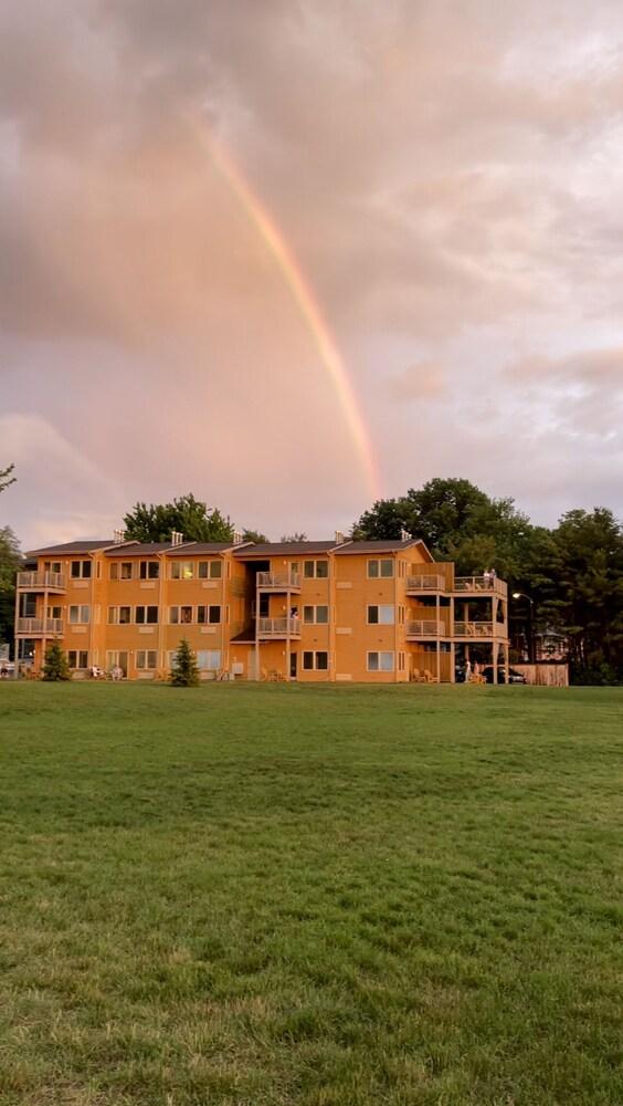 Lake Bluff Inn and Suites photo 49