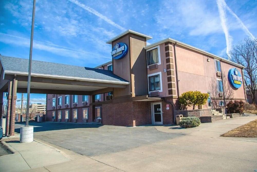 Town House Extended Stay Hotel Downtown photo 49