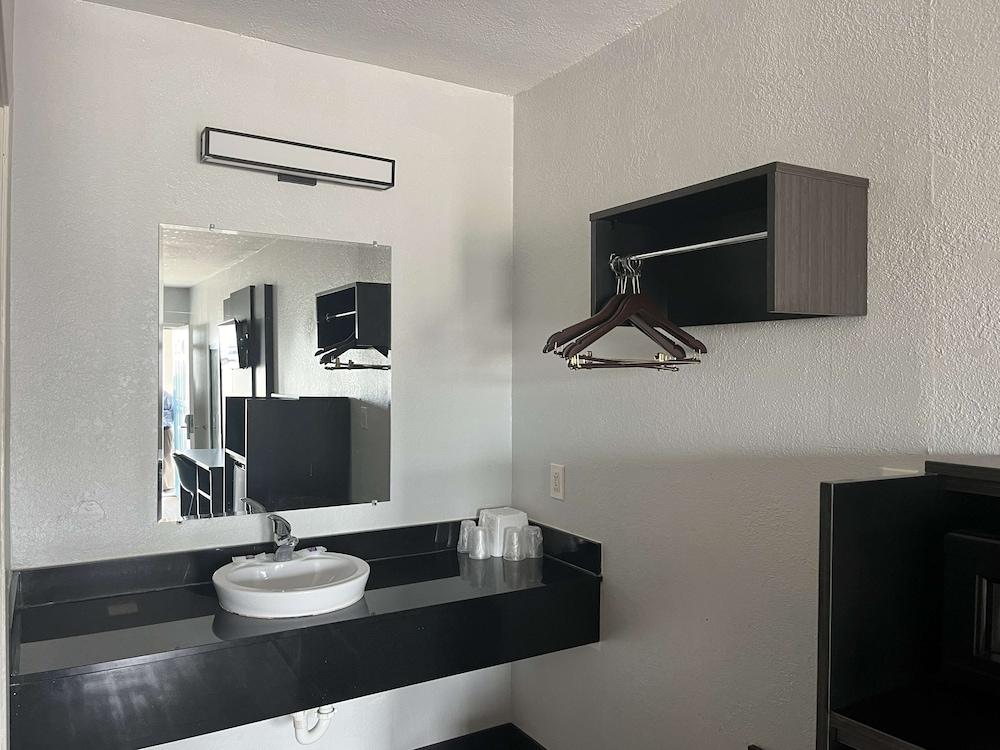 Motel 6 Seguin, TX photo 10