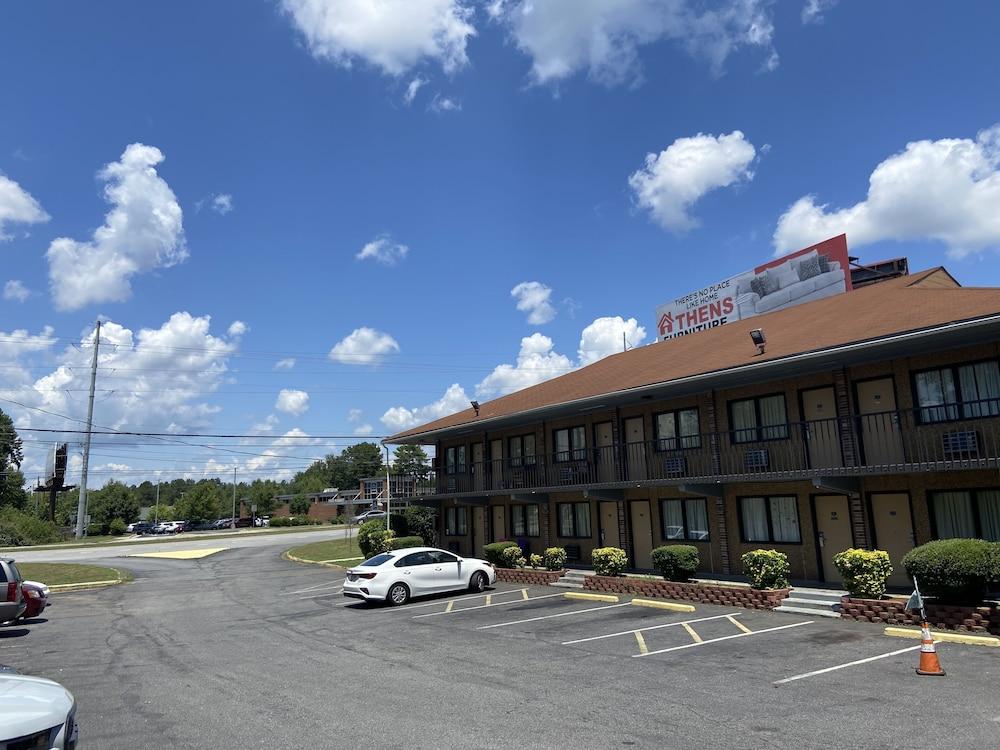 Inn Between The Hedges photo 16
