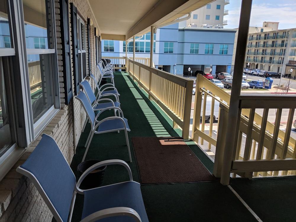 Crystal Sands Motel photo 40