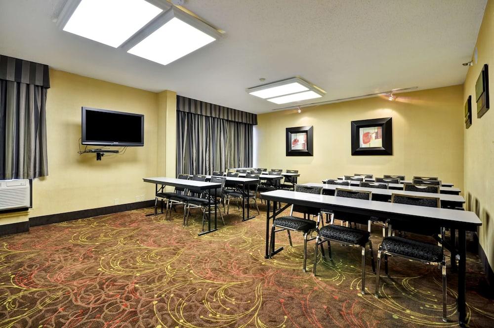 Hampton Inn Memphis-Poplar photo 35