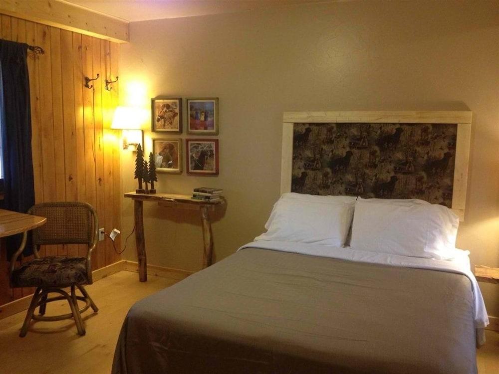 Hilltop Cabins and Motel photo 17