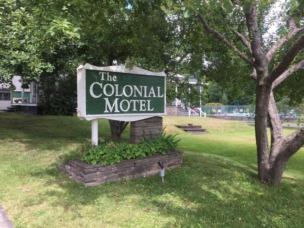 The Colonial Motel photo 30