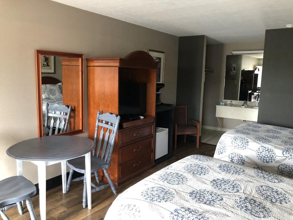 The Tompkinsville Inn photo 21