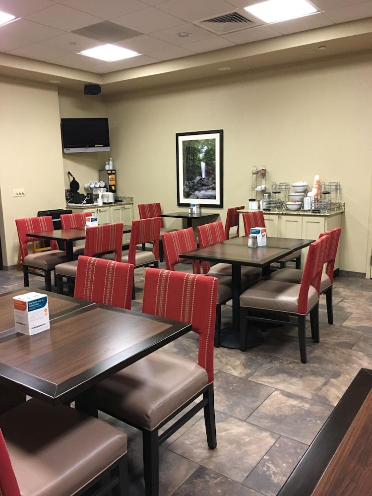 Comfort Inn Bentonville - Crystal Bridges photo 44