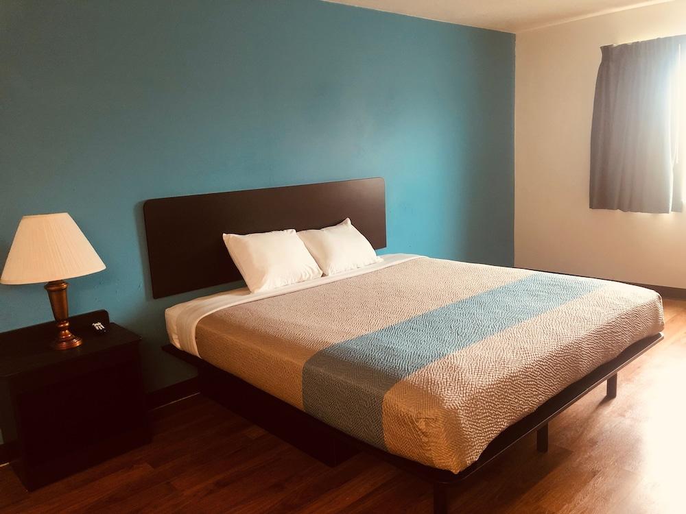 Troy Inn and Suites photo 1