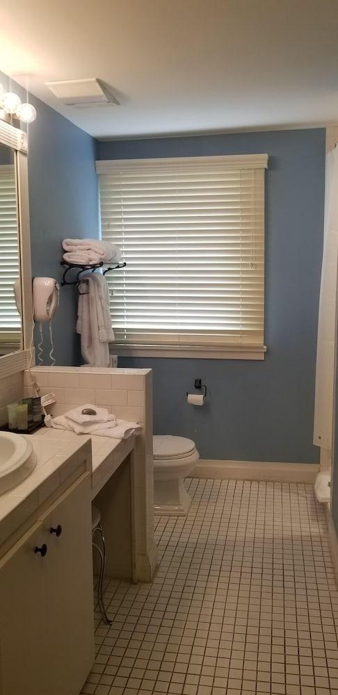 Downtown Guest Quarters Hotel photo 33